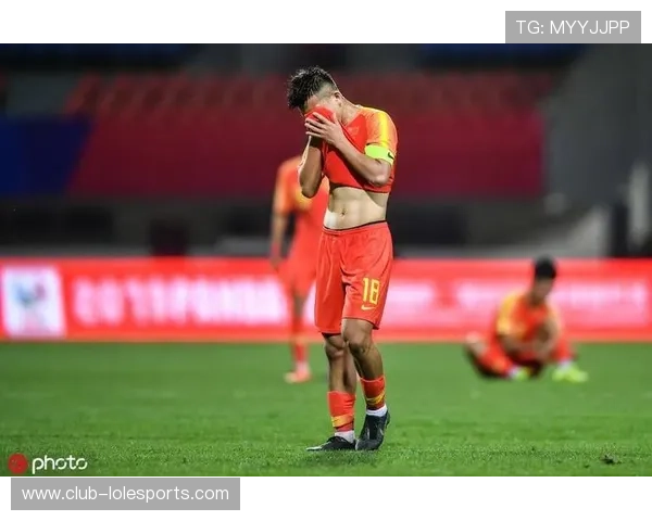 足球明星腹肌训练方法揭秘健身技巧和饮食规划全解析