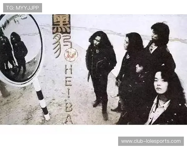 足球球星黑豹的传奇人生与赛场辉煌故事全面解读 足球球星黑豹的传奇人生与赛场辉煌故事全面解读